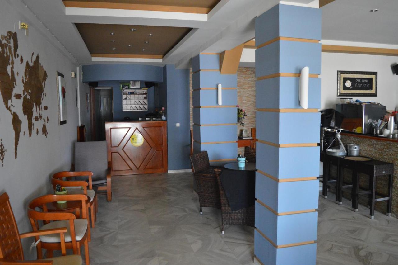 Iliana Hotel Paralia 外观 照片